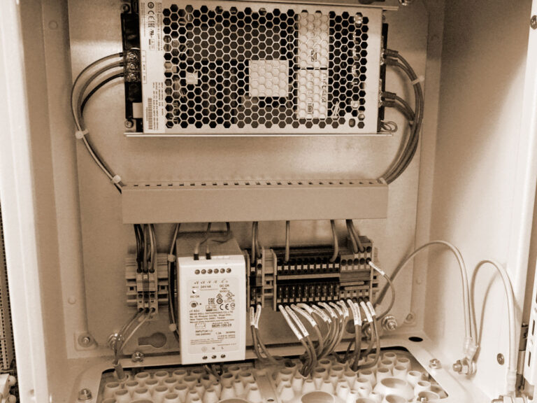 Leistungsstarke Gleichrichter - einzelnd abgesicherte Stromkreise.